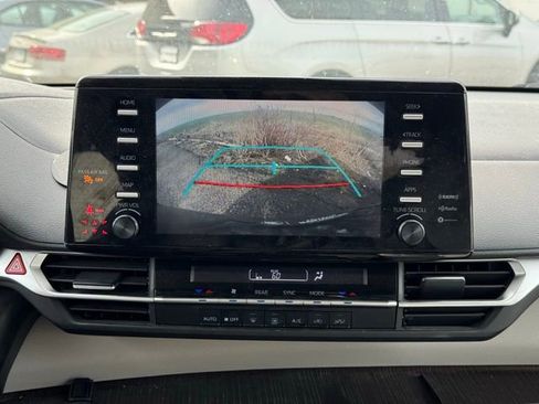 Used 2022 Toyota Sienna LE image 4