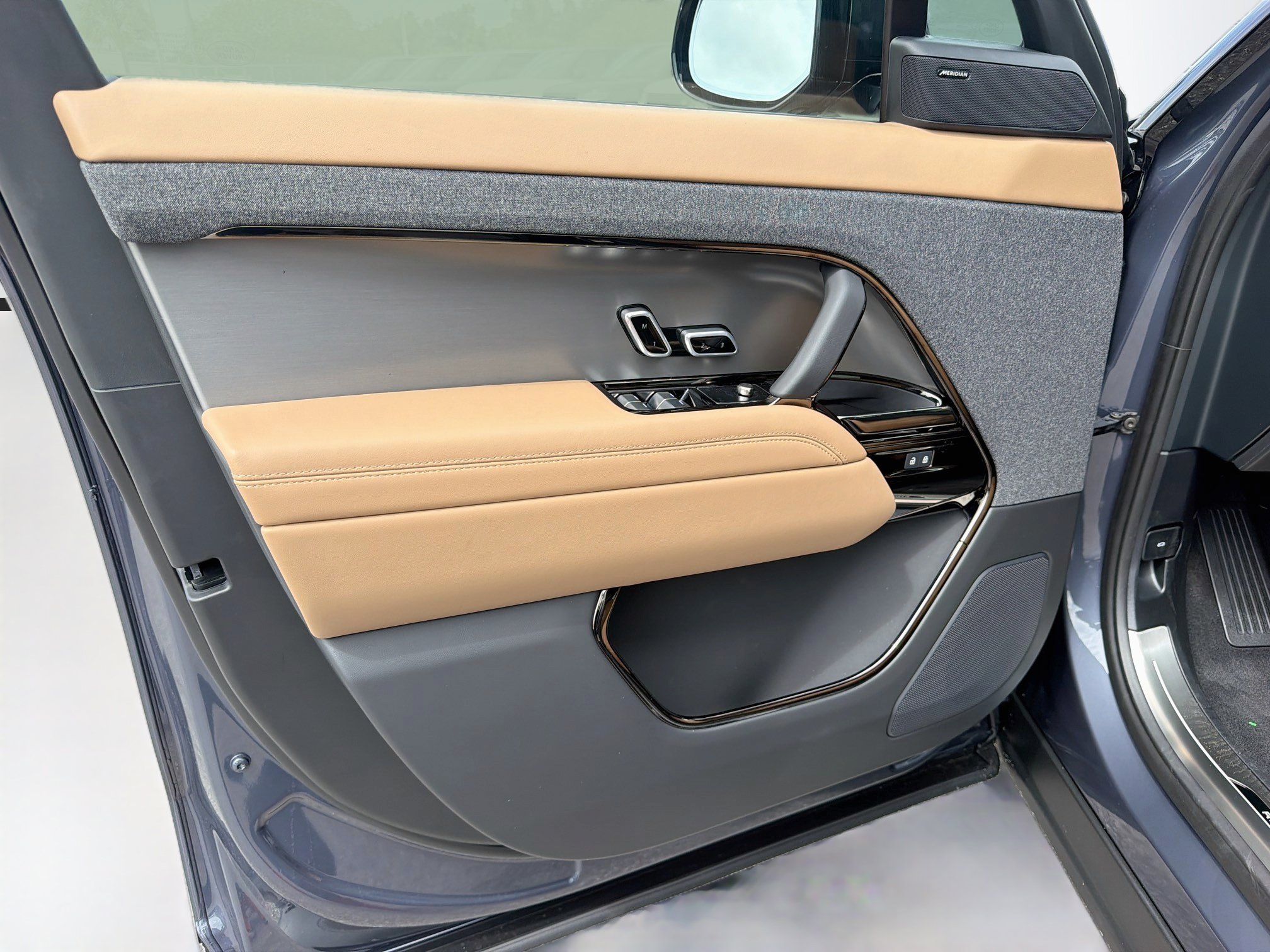 New 2027 Land Rover Range Rover Sport SE AWD/4WD image 23