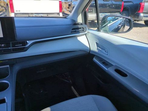 Certified 2025 Toyota Sienna LE image 17