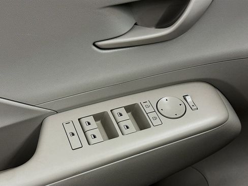 Used 2025 Hyundai Kona SEL image 15