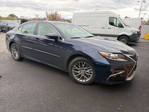 Used 2018 Lexus ES 350 w/ Navigation System Package image 2