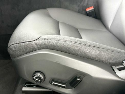 Used 2025 Volvo XC60 B5 Plus w/ Protection Package Premier image 15