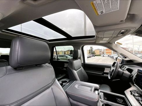 Certified 2025 Ford Expedition Active AWD/4WD image 21