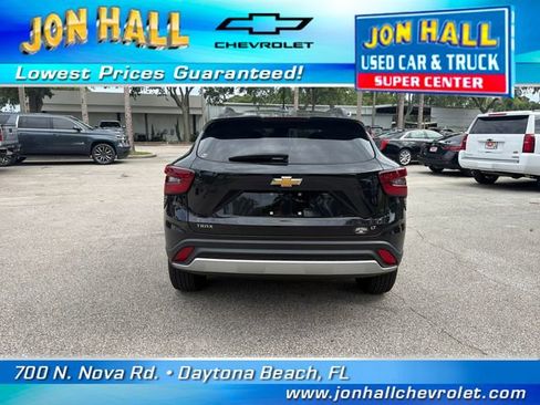 Used 2025 Chevrolet Trax LT FWD image 11