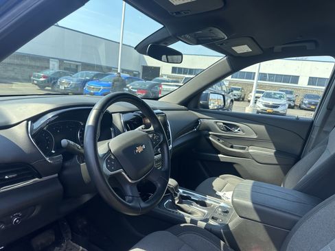 Used 2023 Chevrolet Traverse LT image 10