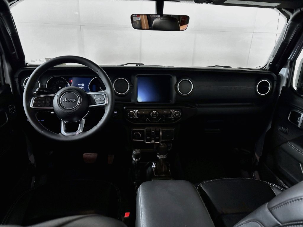 Used 2023 Jeep Wrangler Unlimited Sahara w/ Cold Weather Group AWD/4WD image 13