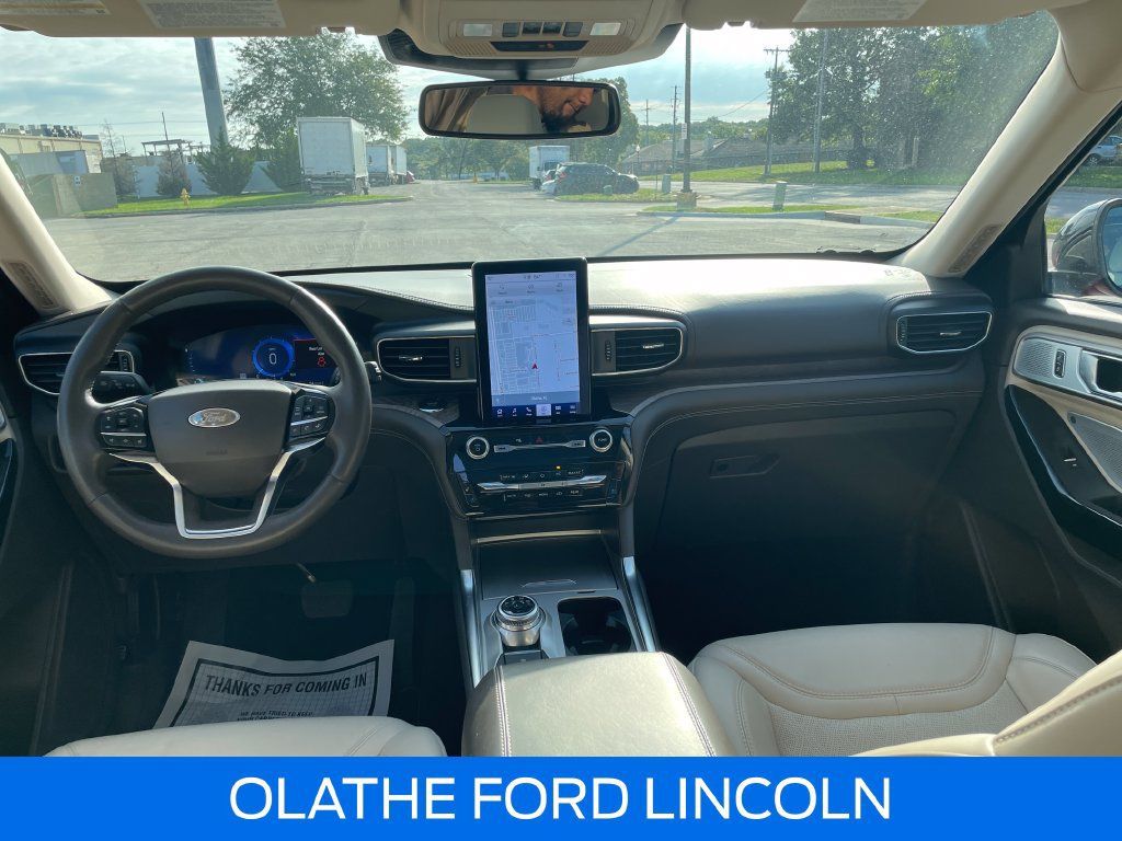 Certified 2024 Ford Explorer Platinum w/ Technology Package AWD/4WD image 25