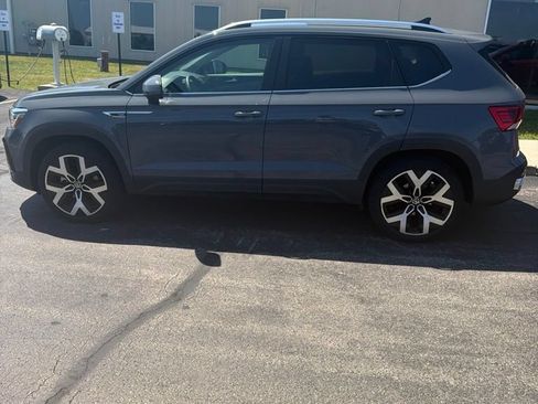 Used 2023 Volkswagen Taos SEL AWD/4WD image 2