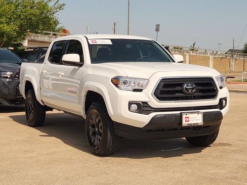 Used 2023 Toyota Tacoma SR5 RWD image 2