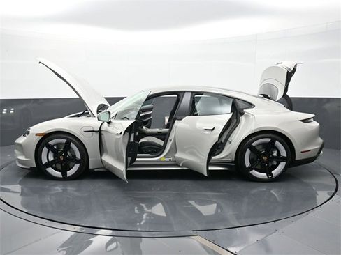 New 2025 Porsche Taycan 4S image 36