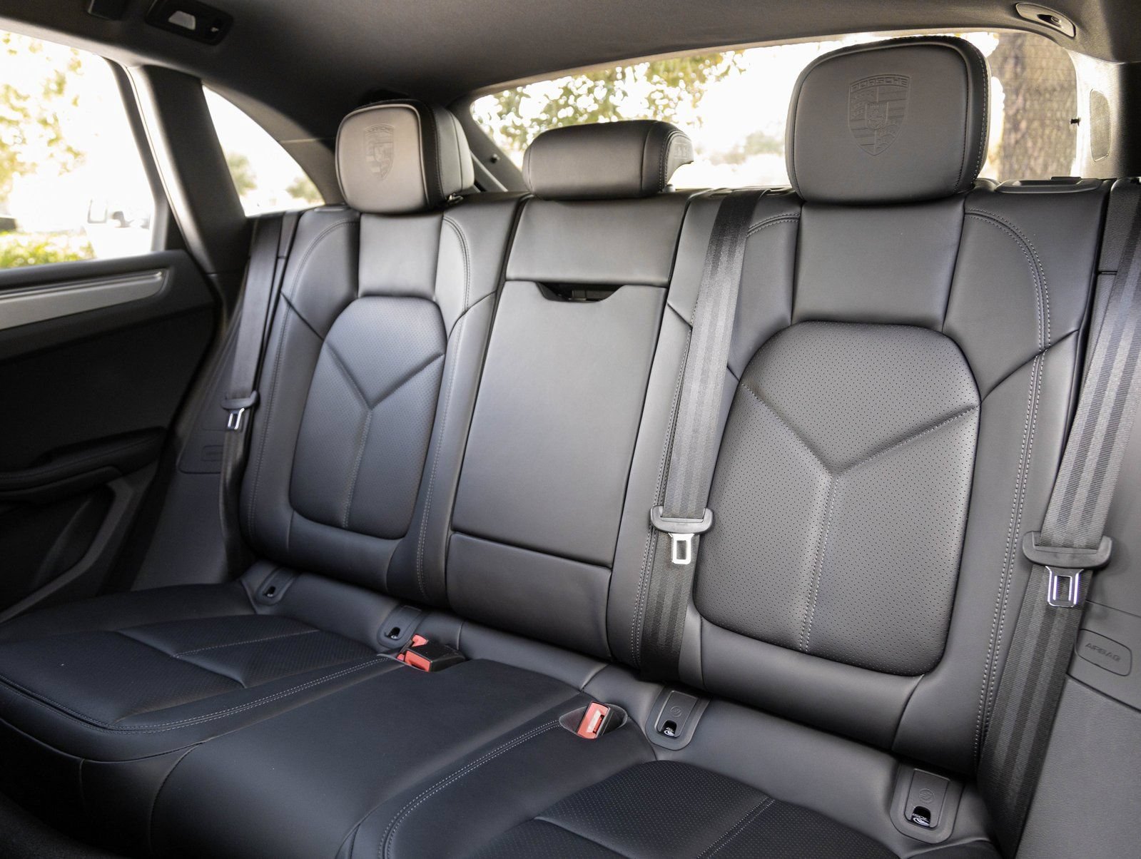 Certified 2026 Porsche Macan AWD/4WD image 29