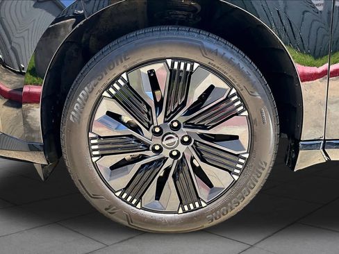 Certified 2025 Nissan Murano Platinum w/ Cargo Package AWD/4WD image 10