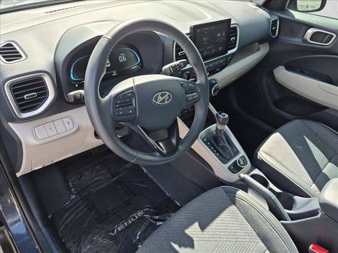 Certified 2026 Hyundai Venue SEL FWD image 10