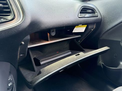 Used 2016 Dodge Challenger SXT image 27