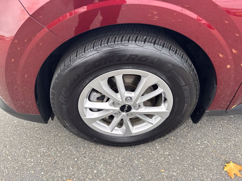 Certified 2022 Kia Carnival LX FWD image 9