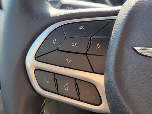 Used 2024 Chrysler Pacifica Touring-L FWD image 15