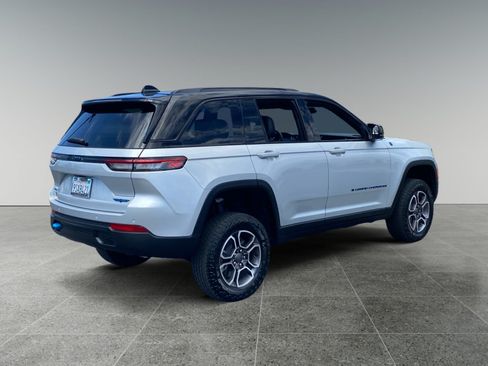 Used 2023 Jeep Grand Cherokee Trailhawk w/ Advanced Protech Group II AWD/4WD image 5