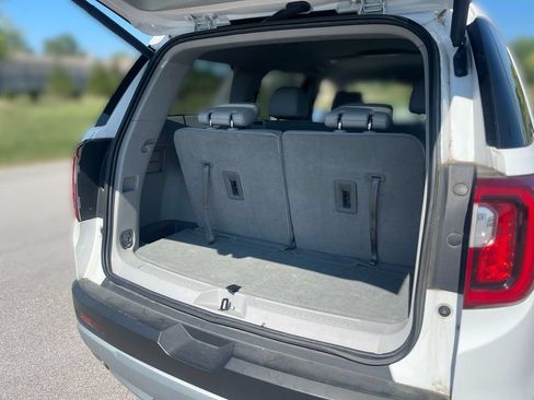 Used 2023 GMC Acadia SLT AWD/4WD image 7