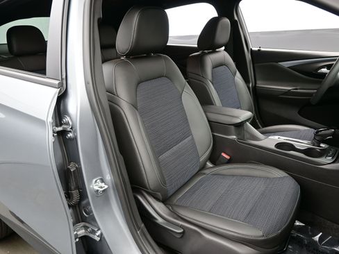 Used 2025 Buick Envista Preferred w/ Convenience II Package FWD image 13