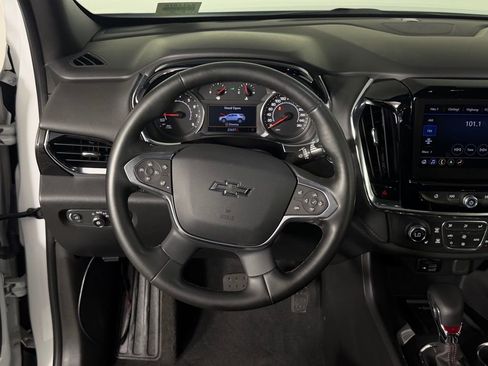 Used 2023 Chevrolet Traverse RS AWD/4WD image 16