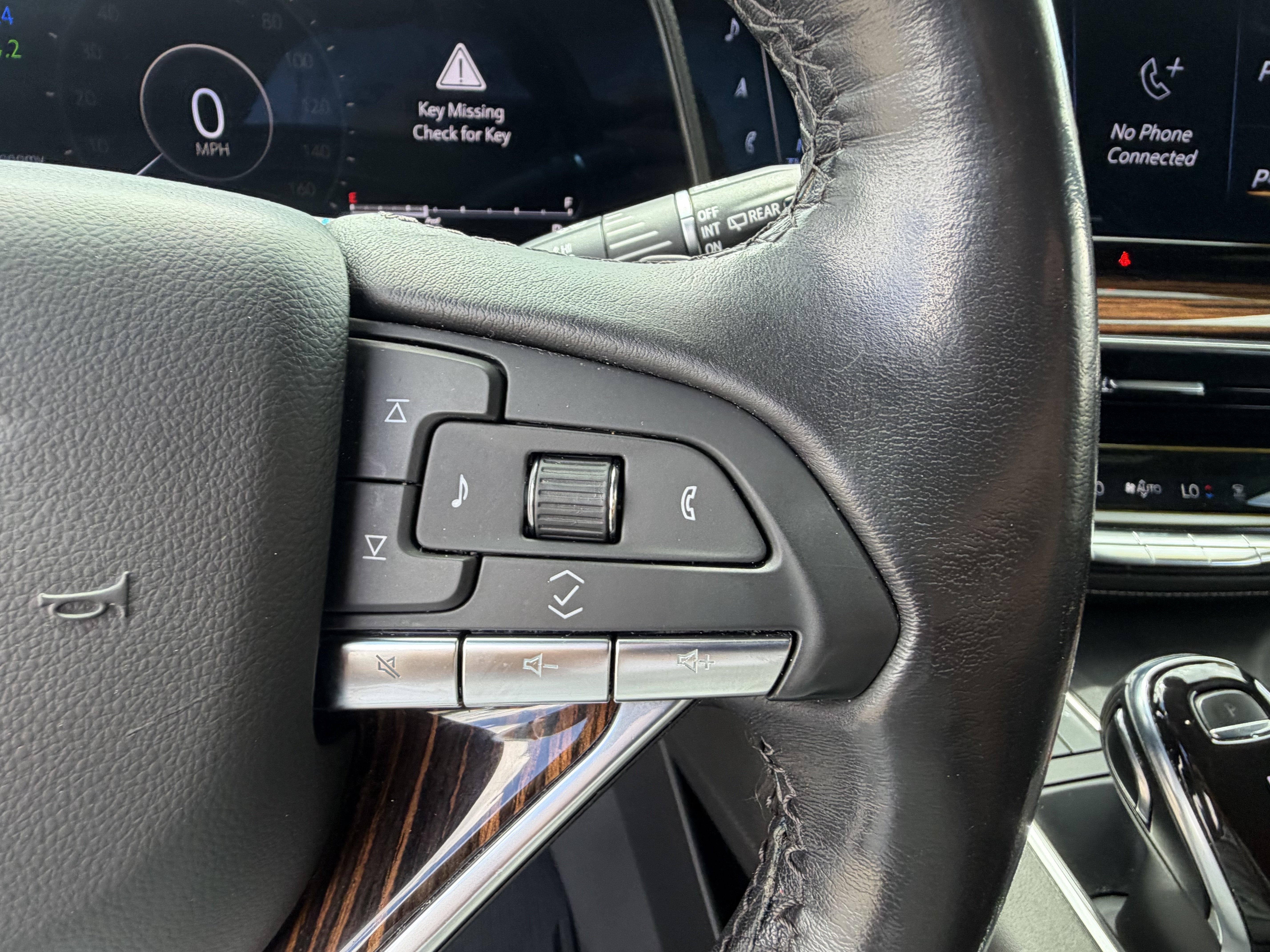 Used 2022 Cadillac Escalade Premium Luxury w/ LPO, Floor Liner Package AWD/4WD image 29