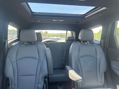 Used 2024 Buick Enclave Essence w/ Experience Buick Package AWD/4WD image 9