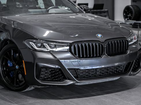 Used 2022 BMW M550i xDrive w/ Premium Package image 2