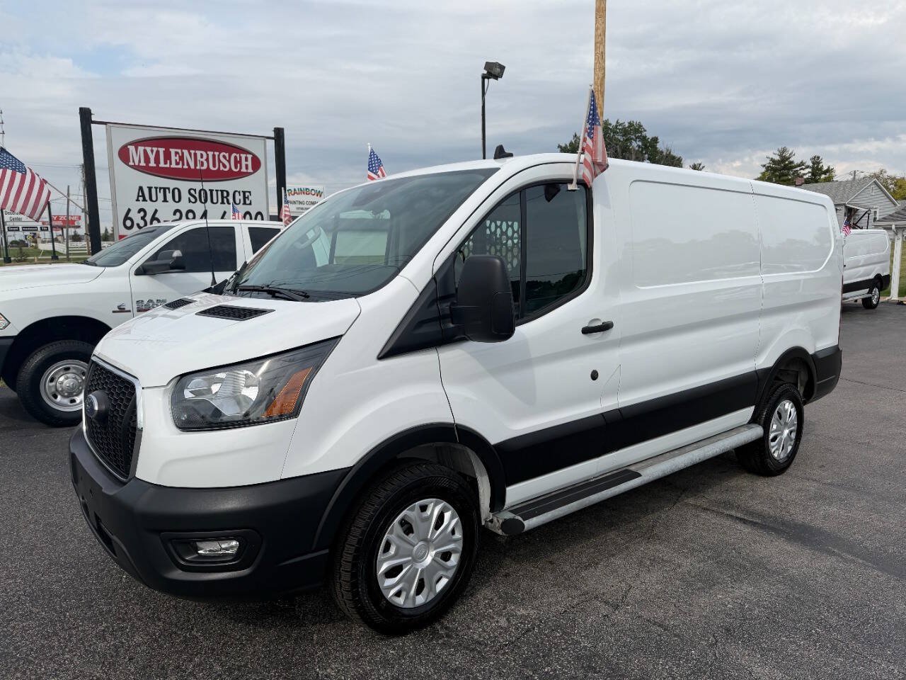 Used 2025 Ford Transit 250 Low Roof w/ Exterior Upgrade Package RWD image 2