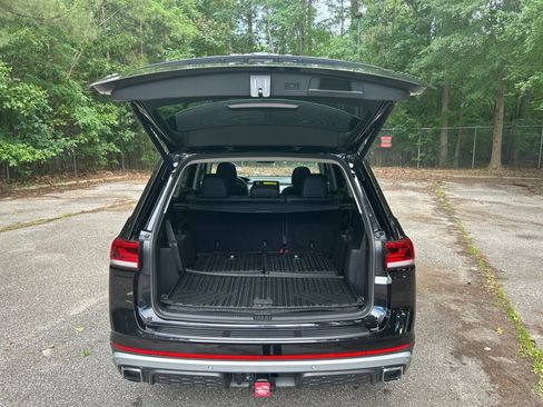 Used 2024 Volkswagen Atlas Peak Edition SE AWD/4WD image 32