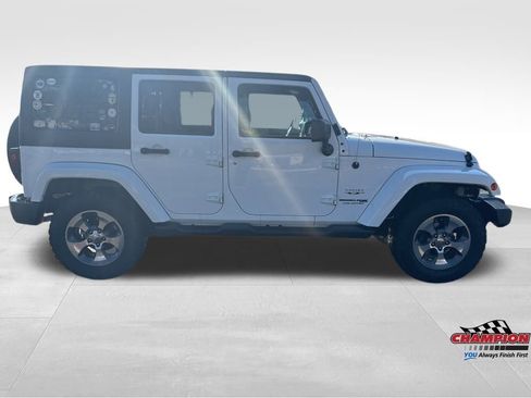 Used 2018 Jeep Wrangler Unlimited Sahara image 5