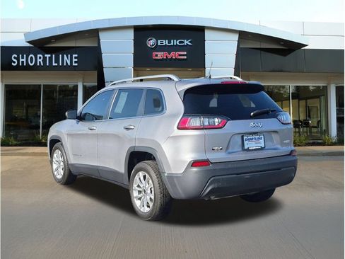 Used 2019 Jeep Cherokee Latitude w/ Popular Appearance Group FWD image 3