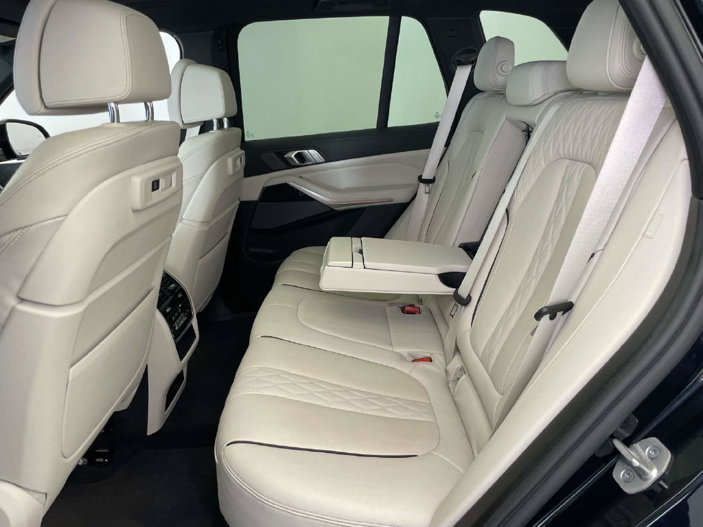 Used 2021 BMW X5 M50i AWD/4WD image 17
