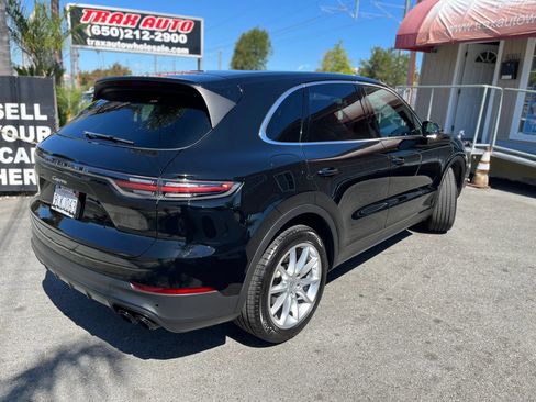 Used 2020 Porsche Cayenne w/ Driver Memory Package AWD/4WD image 8