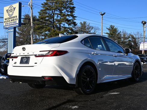 Used 2025 Toyota Camry SE AWD (Natl) image 10