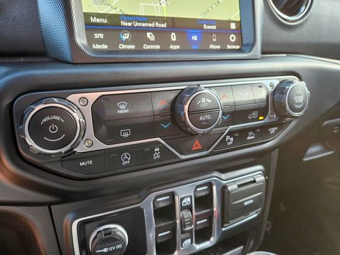 Used 2022 Jeep Wrangler Unlimited Sahara image 27