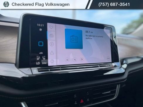 Used 2025 Volkswagen Atlas SE FWD image 37