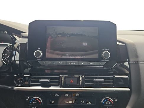 Used 2025 Nissan Pathfinder SV FWD image 22