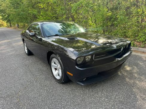 Used 2009 Dodge Challenger SE RWD image 5