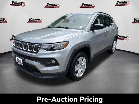 Used 2022 Jeep Compass Latitude w/ Convenience Group AWD/4WD image 1