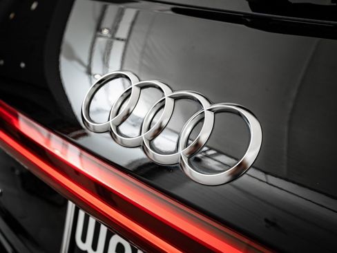 Used 2022 Audi e-tron Premium w/ Convenience Plus Package image 18