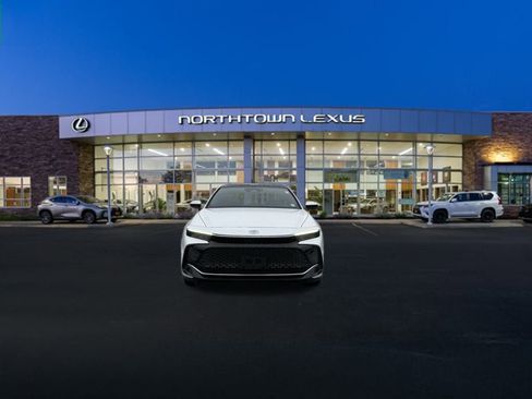 Used 2023 Toyota Crown Limited image 19