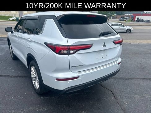 Used 2022 Mitsubishi Outlander ES AWD/4WD image 3