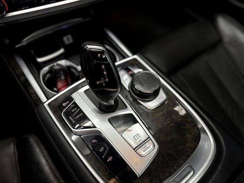 Used 2017 BMW 750i RWD image 32