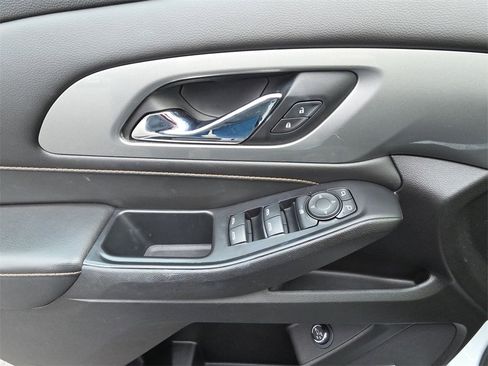 Used 2021 Chevrolet Traverse RS image 13