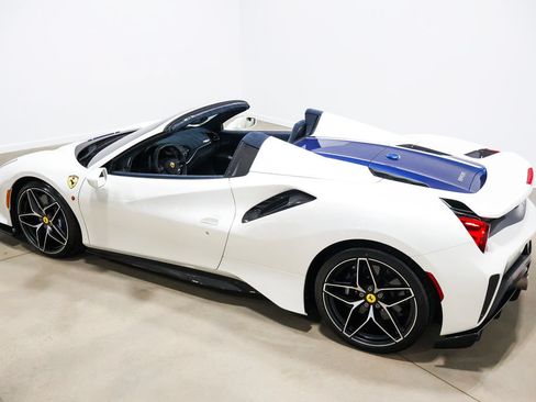Used 2020 Ferrari 488 Pista Spider RWD image 21