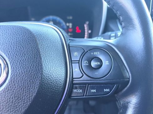 Used 2023 Toyota Corolla Cross XLE w/ Convenience Package image 18