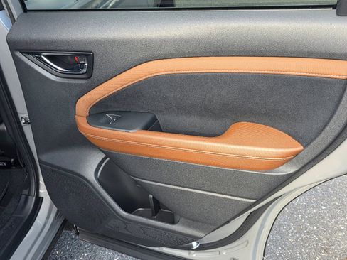 Used 2025 Subaru Forester Touring w/ Touring Package image 22