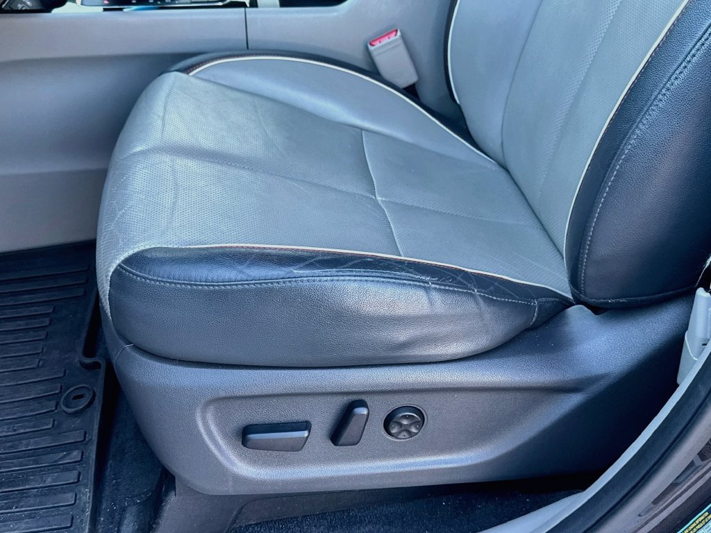 Used 2018 Kia Sedona SX FWD image 17