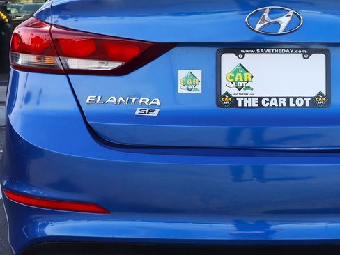 Used 2017 Hyundai Elantra SE image 19