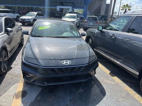 Certified 2025 Hyundai Elantra SEL image 2
